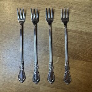Set of 4 Oneida Distinction Deluxe KENNETT SQUARE stainless cocktail forks